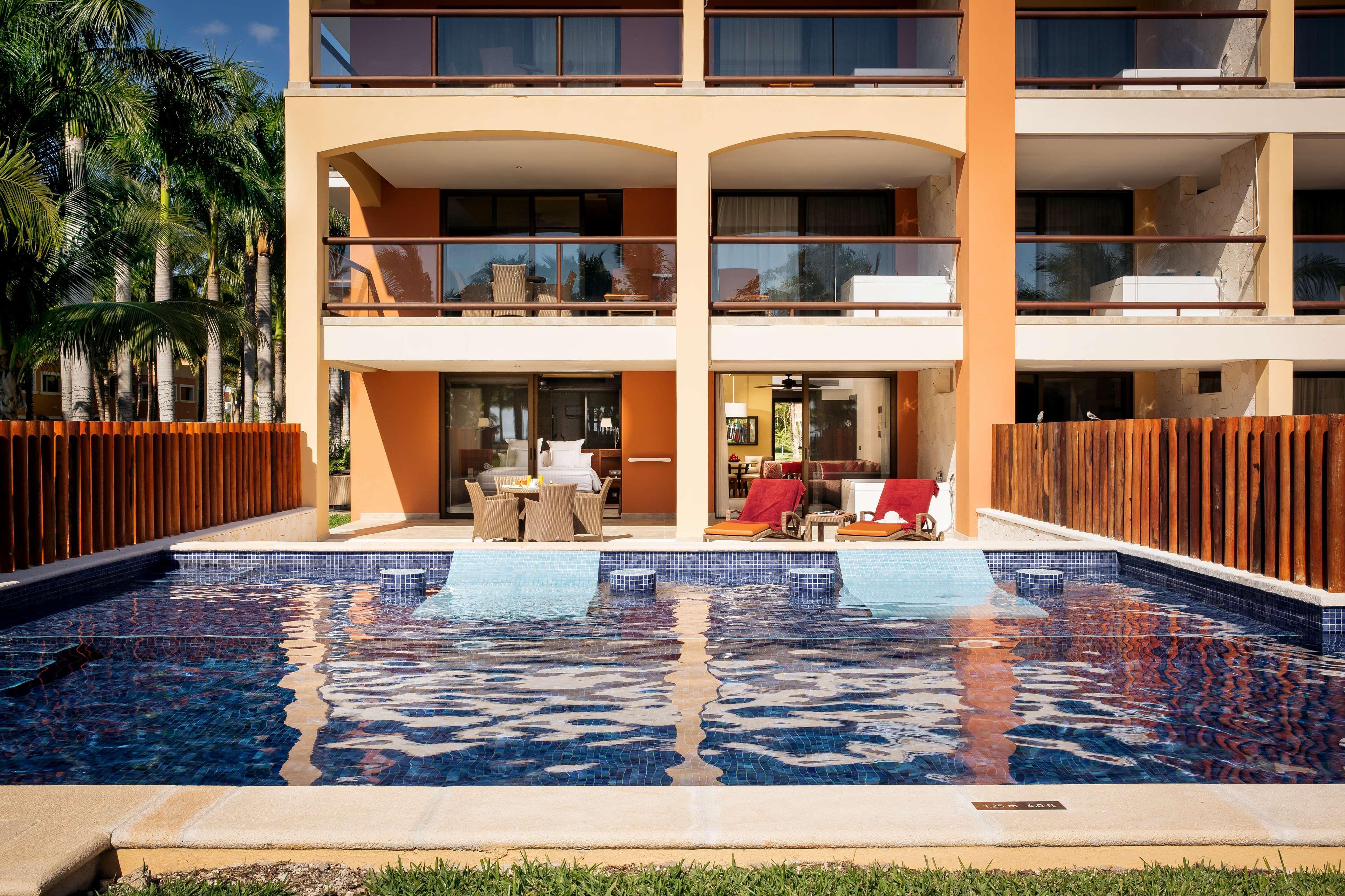 Suite swim up. Отель Barcelo Maya Beach Caribe. Барсело Майя Гранд Резорт Мексика. Мексика отель Барсело. Swim up.